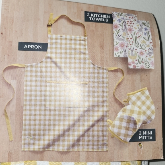 NWT yellow Checkered Kitchen Towel Set with  2 Mitts And Apron. Floral Design - Picture 2 of 2